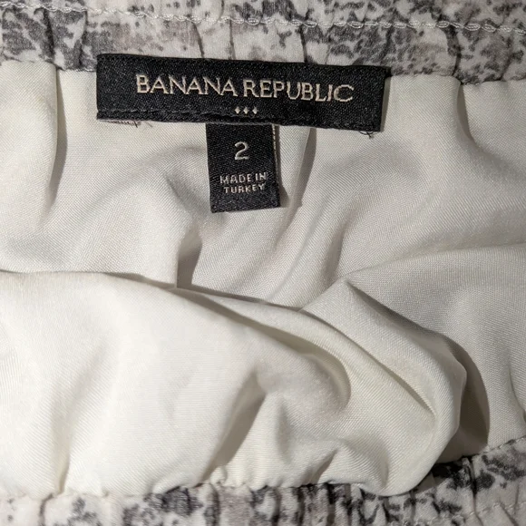 Banana Republic Gray and White Skirt - Picture 2 of 3